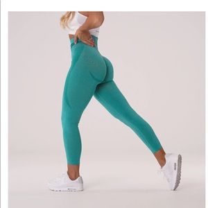 NVGTN turquoise contour leggings size large